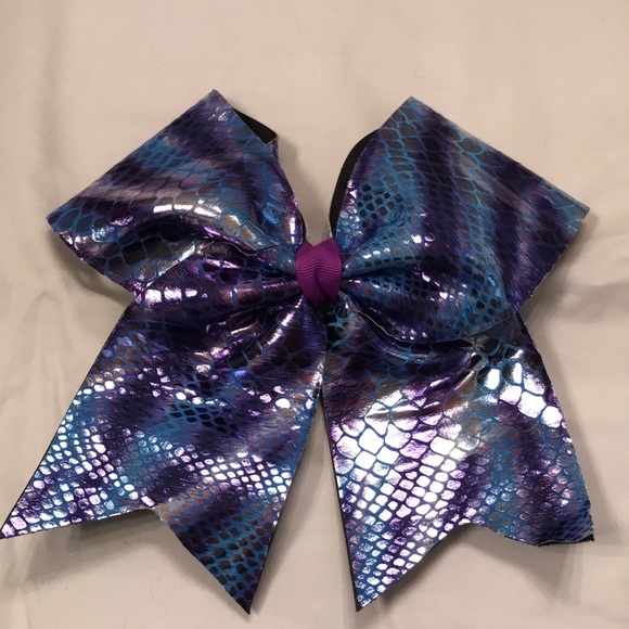 Cheer bow - Picture 1 of 1